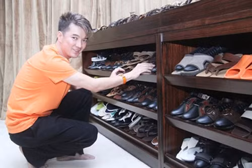 Nhắc đến bộ sưu tập giày hàng hiệu thì không thể không nhắc đến Đàm Vĩnh Hưng
