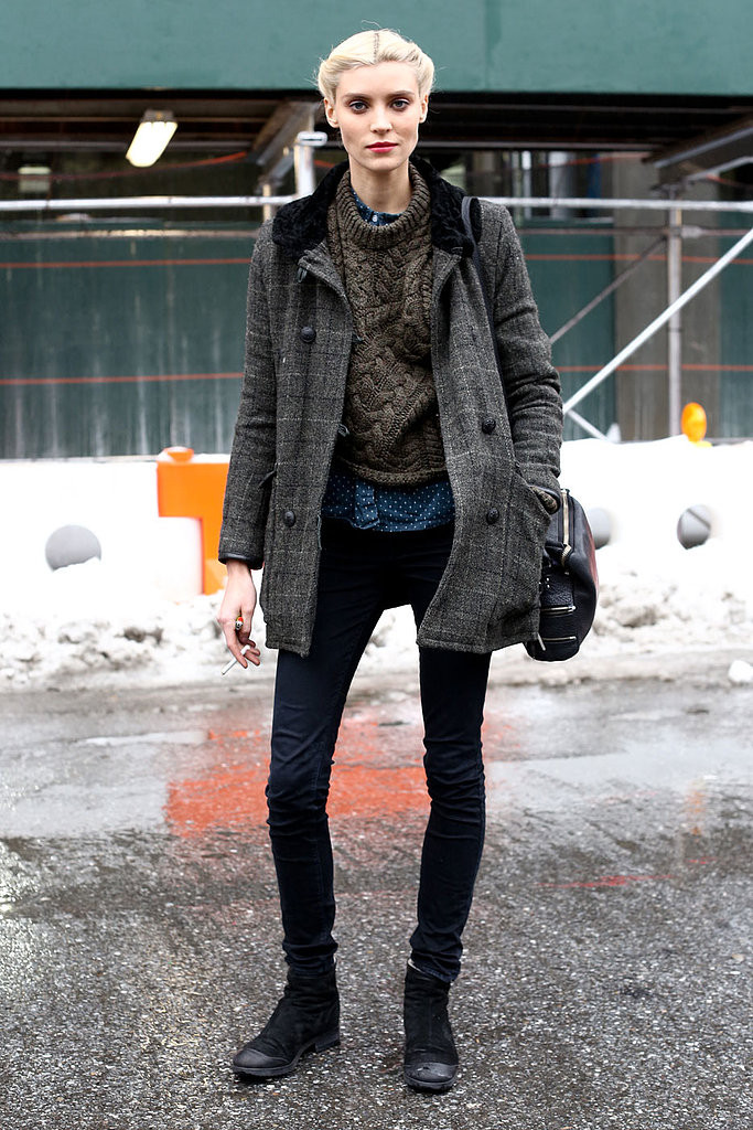 Quần jeans đen còn là món đồ thời trang hoàn hảo cho những quý cô yêu phong cách layer