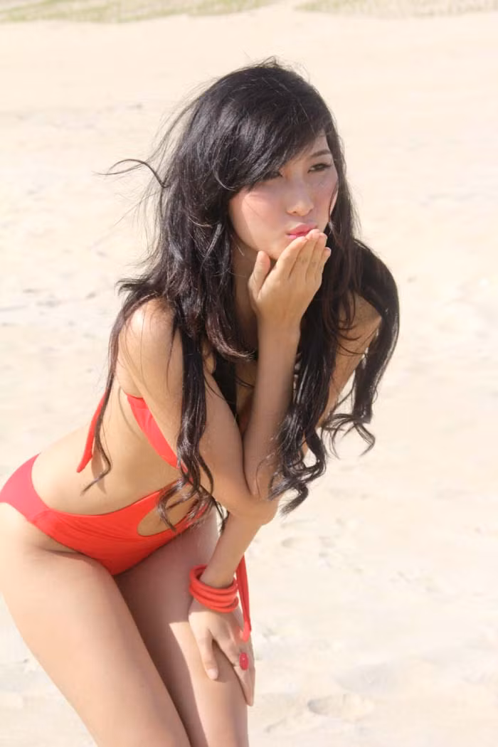 Nguyễn Thị Tuyết Ngọc với nụ hôn gió...