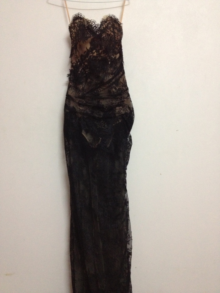 Cận cảnh mặt ngoài của chiếc váy Hồng Quế mặc dự LHP Quốc tế Hà Nội. Cận cảnh mặt ngoài của chiếc váy Hồng Quế mặc dự LHP Quốc tế Hà Nội.