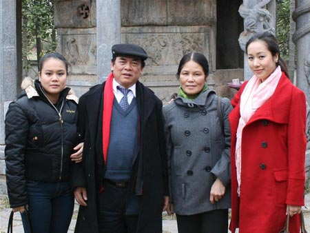 Gương mặt mộc mạc, phúc hậu của mẹ Hoa hậu Ngô Phương Lan Gương mặt mộc mạc, phúc hậu của mẹ Hoa hậu Ngô Phương Lan