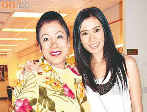 Xa Thi Mạn và mẹ. Xa Thi Mạn và mẹ.