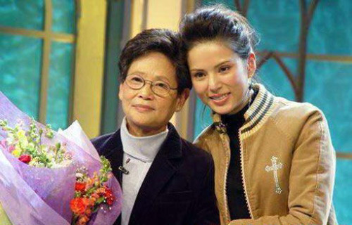 Lý Nhược Đồng và mẹ. Lý Nhược Đồng và mẹ.