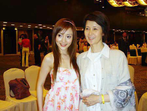 Lý Tiểu Lộ và mẹ. Lý Tiểu Lộ và mẹ.