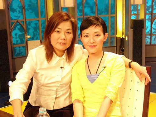 Phạm Hiểu Tuyên và mẹ. Phạm Hiểu Tuyên và mẹ.