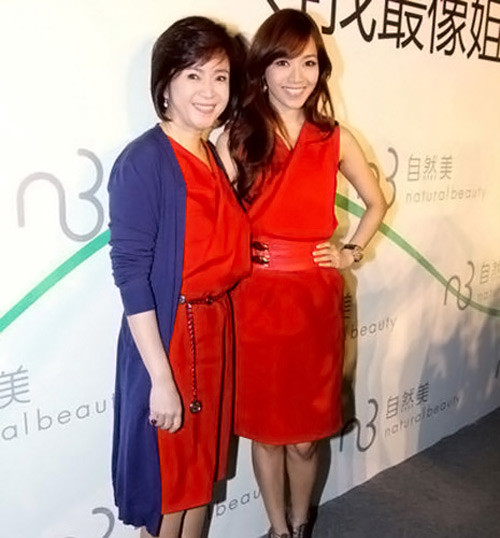 Vương Tâm Lăng và mẹ. Vương Tâm Lăng và mẹ.