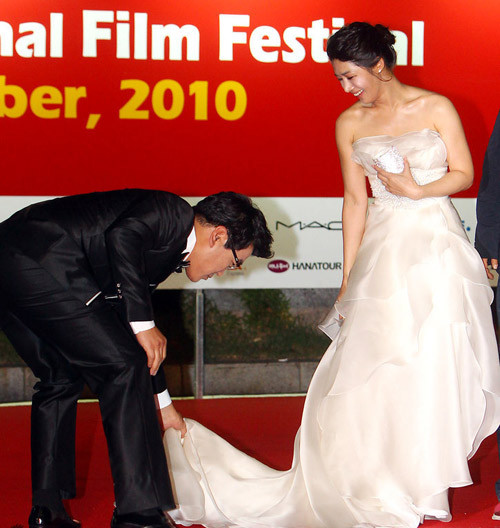 Mỹ nhân khắp bốn phương khó tránh khỏi sự cố này Mỹ nhân khắp bốn phương khó tránh khỏi sự cố này