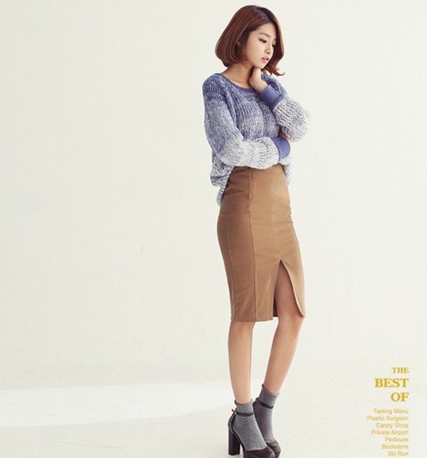 Vẫn học tập cách phối cùng áo len oversized, tuy nhiên midi bó dáng dài sẽ giúp bạn ăn gian chiều cao hơn là váy da. Vẫn học tập cách phối cùng áo len oversized, tuy nhiên midi bó dáng dài sẽ giúp bạn ăn gian chiều cao hơn là váy da.