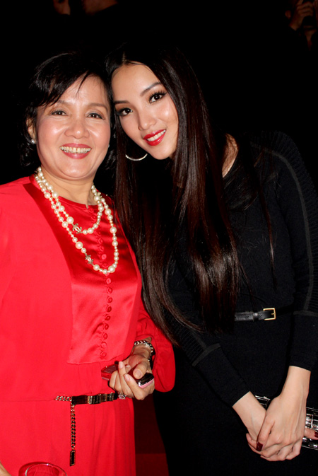 Sự kiêu sa và đài các của Huỳnh Bích Phương có lẽ là do 'gen' của mẹ Sự kiêu sa và đài các của Huỳnh Bích Phương có lẽ là do 'gen' của mẹ