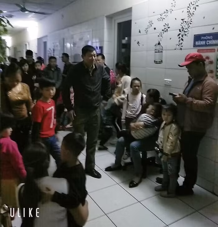 Nhiều trẻ học Trường mầm non Thanh Khương đi xét nghiệm nhiễm sán lợn gạo hay không ngày 15/3. Hiện nhiều gia đình chưa có kết quả. Dự báo các ngày tiếp theo lượng phụ huynh đưa con đi xét nghiệm còn tăng. Ảnh: Nhân vật cung cấp. Nhiều trẻ học Trường mầm non Thanh Khương đi xét nghiệm nhiễm sán lợn gạo hay không ngày 15/3. Hiện nhiều gia đình chưa có kết quả. Dự báo các ngày tiếp theo lượng phụ huynh đưa con đi xét nghiệm còn tăng. Ảnh: Nhân vật cung cấp.