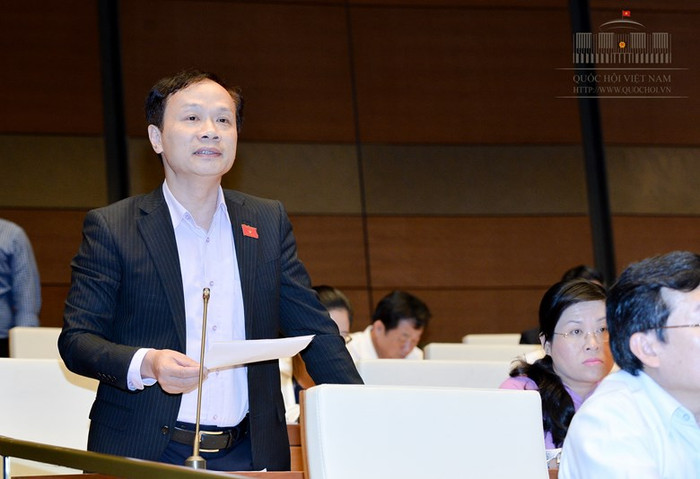 Ông Phạm Tất Thắng cho rằng, qua vụ việc tại Bắc Ninh gióng lên hồi chuông cảnh báo vấn đề an toàn thực phẩm trong bếp ăn trường học. Ảnh: Quốc Hội. Ông Phạm Tất Thắng cho rằng, qua vụ việc tại Bắc Ninh gióng lên hồi chuông cảnh báo vấn đề an toàn thực phẩm trong bếp ăn trường học. Ảnh: Quốc Hội.