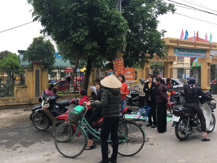 Vụ việc khiến phụ huỵnh, người dân nơi đây vô cùng bức xúc và cũng rất lo lắng cho tình trạng sức khỏe con em mình nếu ăn phải thịt nhiễm sán gạo. Ảnh: Vũ Phương. Vụ việc khiến phụ huỵnh, người dân nơi đây vô cùng bức xúc và cũng rất lo lắng cho tình trạng sức khỏe con em mình nếu ăn phải thịt nhiễm sán gạo. Ảnh: Vũ Phương.