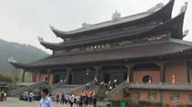 Có bàn tay của doanh nghiệp Xuân Trường, người dân muốn lễ phật ở chùa Bái Đính phải chi khá nhiều tiền. Ảnh: Vũ Phương. Có bàn tay của doanh nghiệp Xuân Trường, người dân muốn lễ phật ở chùa Bái Đính phải chi khá nhiều tiền. Ảnh: Vũ Phương.