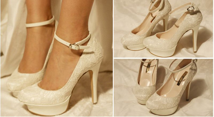 Chất liệu ren luôn mang đến vẻ mềm mại và nữ tính.. Cô dâu có thể kết hợp đôi giày này khi mặc váy cưới ren, satin hoặc lụa. Chất liệu ren luôn mang đến vẻ mềm mại và nữ tính.. Cô dâu có thể kết hợp đôi giày này khi mặc váy cưới ren, satin hoặc lụa.