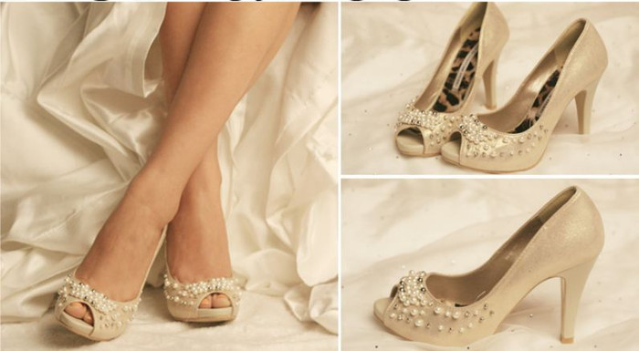 Những đôi giày rộng hơn so với bàn chân của bạn một chút sẽ mang tới cảm giác thoải mái hơn. Bởi vậy, hãy chắc rằng khi thử giày, các ngón chân của bạn có thể di chuyển, cử động một cách thoải mái. Những đôi giày rộng hơn so với bàn chân của bạn một chút sẽ mang tới cảm giác thoải mái hơn. Bởi vậy, hãy chắc rằng khi thử giày, các ngón chân của bạn có thể di chuyển, cử động một cách thoải mái.