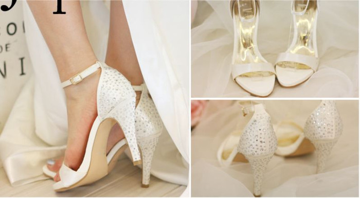 Với những thiết kế nhấn nhá vào gót giày. Khi cô dâu quay gót, phần lấp lánh phía sau tỏa sáng và thu hút sự chú ý của quan khách tham dự. Với những thiết kế nhấn nhá vào gót giày. Khi cô dâu quay gót, phần lấp lánh phía sau tỏa sáng và thu hút sự chú ý của quan khách tham dự.