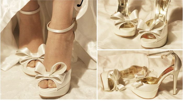 Đôi giày dù với chất liệu nào cũng nên có dây buộc vừa vặn để những ngón chân thoải mái tuyệt đối khi đi bộ. Ngoài ra, hãy chọn những đôi giày có gót chắc chắn để cố định gót chân, tạo sự thoải mái tối đa cho việc đi lại suốt buổi tiệc. Đôi giày dù với chất liệu nào cũng nên có dây buộc vừa vặn để những ngón chân thoải mái tuyệt đối khi đi bộ. Ngoài ra, hãy chọn những đôi giày có gót chắc chắn để cố định gót chân, tạo sự thoải mái tối đa cho việc đi lại suốt buổi tiệc.