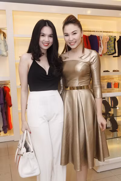 Chiếc váy khiến Quỳnh Thư có vẻ già và mập hơn thường ngày.