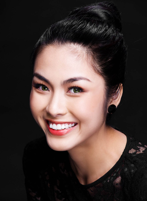 Tăng Thanh Hà được khen ngợi là mỹ nhân có khuôn mặt đẹp tự nhiên nhất nhì showbiz. Tuy nhiên, sự hoàn hảo trên gương mặt cô khiến không ít người hồ nghi cô cũng đã từng đụng dao kéo để chỉnh cằm và vùng cơ quanh mắt Tăng Thanh Hà được khen ngợi là mỹ nhân có khuôn mặt đẹp tự nhiên nhất nhì showbiz. Tuy nhiên, sự hoàn hảo trên gương mặt cô khiến không ít người hồ nghi cô cũng đã từng đụng dao kéo để chỉnh cằm và vùng cơ quanh mắt