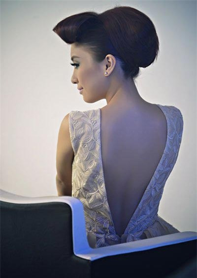 Kiểu tóc búi vô tình khiến cô trở thành qúy bà U40.