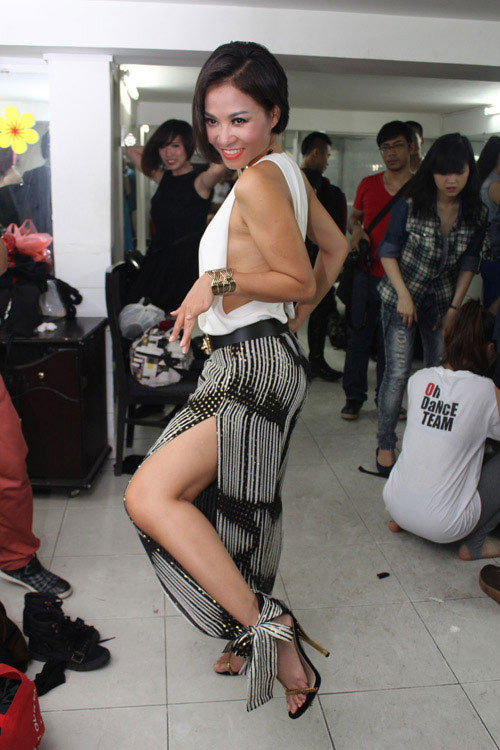 Việc sử dụng không đúng lúc của Thu Minh khiến chiếc quần Gucci giá gần 20 triệu mất đi vẻ đẹp đích thực