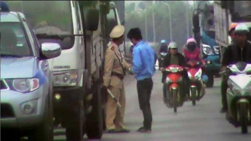 CSGT Bắc Ninh kiểm tra giấy tờ "nhanh như chớp"