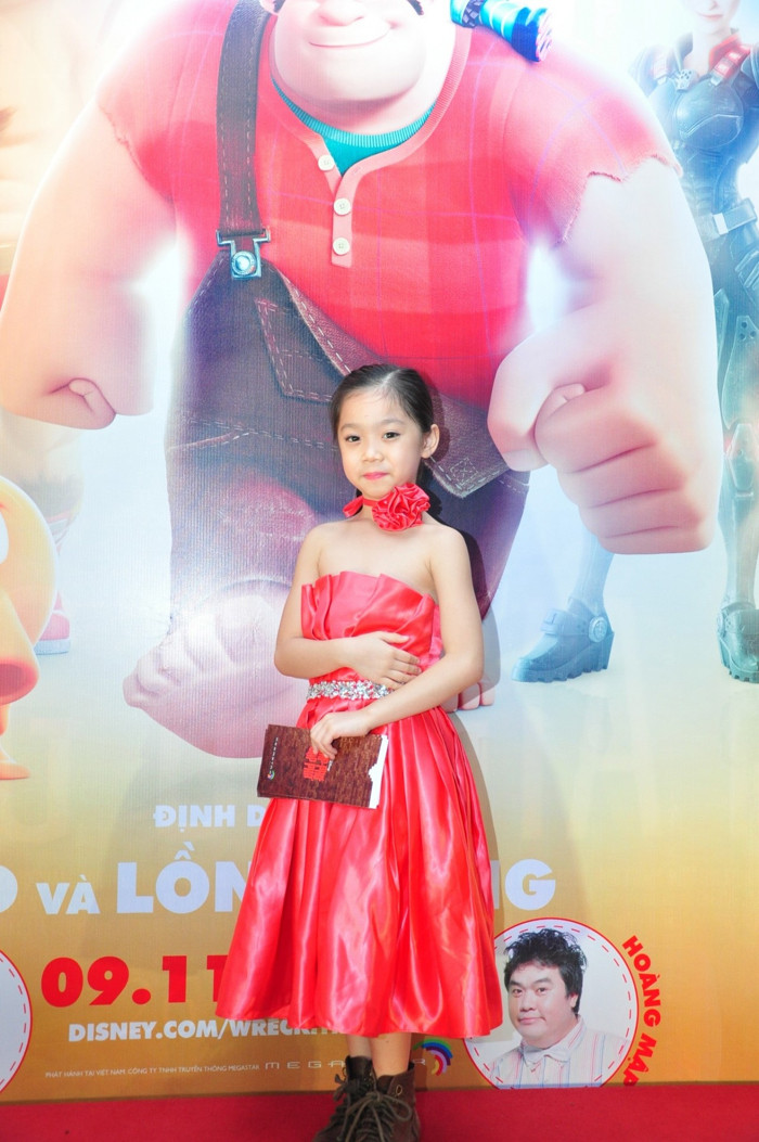 Bảo Ngọc điệu đà với chiếc thắt nơ. Bảo Ngọc điệu đà với chiếc thắt nơ.