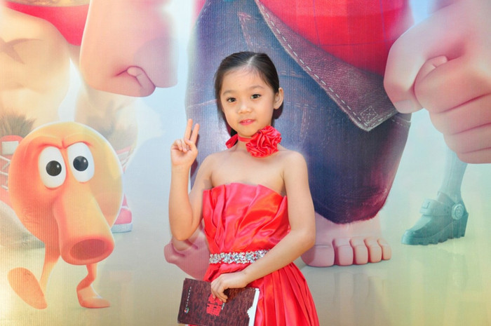 Trông Bảo Ngọc như một cô búp bê. Trông Bảo Ngọc như một cô búp bê.