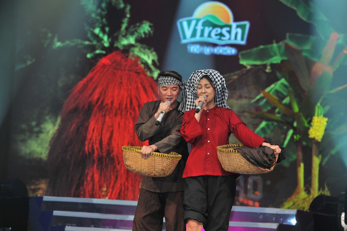 Hình ảnh lúc cặp đôi thể hiện bài dân ca Lý quạ kêu. Hình ảnh lúc cặp đôi thể hiện bài dân ca Lý quạ kêu.