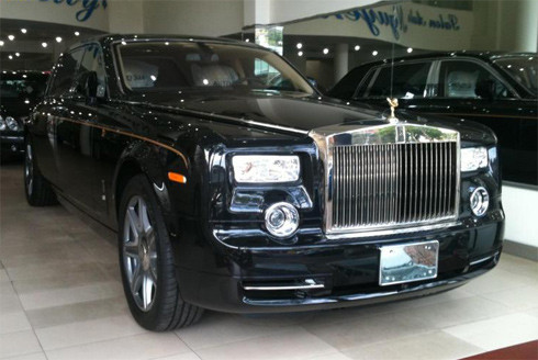 Rolls-Royce Phantom in hình rồng, phiên bản đặc biệt cho năm Nhâm Thìn. Rolls-Royce Phantom in hình rồng, phiên bản đặc biệt cho năm Nhâm Thìn.