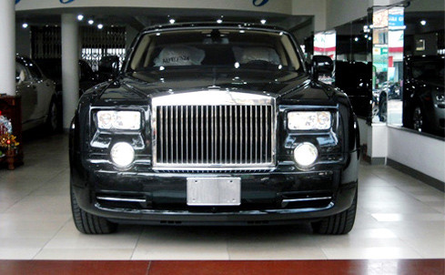 Rolls-Royce Phantom in hình rồng, phiên bản đặc biệt cho năm Nhâm Thìn. Rolls-Royce Phantom in hình rồng, phiên bản đặc biệt cho năm Nhâm Thìn.
