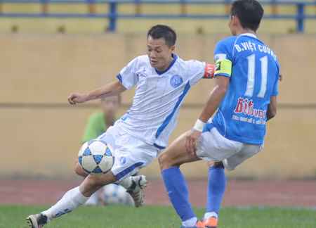 Thành Lương và các đồng đội nhọc nhằn giành 1 điểm ngay trên sân nhà