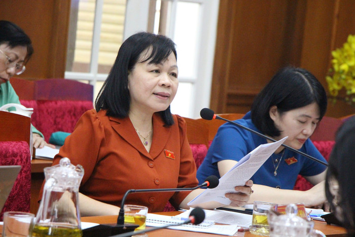 Đại biểu Nguyễn Thị Mai Hoa - Phó Chủ nhiệm Ủy ban Văn hóa, Giáo dục của Quốc hội phát biểu (ảnh: V.D) gdvn_MaiHoaUBVHGD.jpg