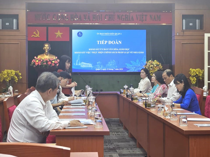 Toàn cảnh buổi làm việc tổ chức tại Ủy ban Nhân dân Quận 1 ngày 15/7 (ảnh: V.D) gdvn_MaiHoaUBVHGDbc.jpg