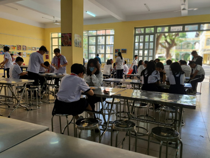 Căng tin tại các trường học ở thành phố sẽ tiếp tục được duy trì nếu có đấu thầu (ảnh minh họa: CTV) cangtintruong.jpg