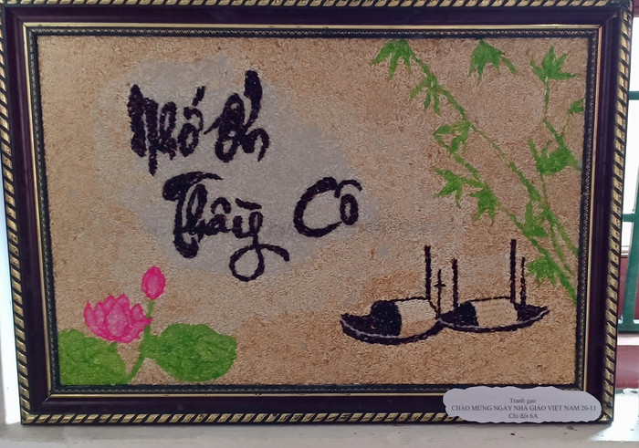 Chất liệu chính của những bức tranh được làm từ hạt ngô, hạt gạo được học sinh phối màu sắc khéo léo (Ảnh:V.N) Chất liệu chính của những bức tranh được làm từ hạt ngô, hạt gạo được học sinh phối màu sắc khéo léo (Ảnh:V.N)