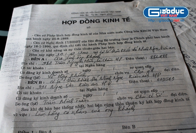 Hợp đồng kinh tế giữa ông Vũ Hồng Khánh và ông Trần Minh Tuấn khi xây khu lăng mộ. Biên bản này ghi rõ ngày tháng tháng lập là 30/10/2000. Hợp đồng kinh tế giữa ông Vũ Hồng Khánh và ông Trần Minh Tuấn khi xây khu lăng mộ. Biên bản này ghi rõ ngày tháng tháng lập là 30/10/2000.