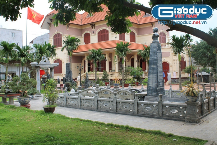 Khu lăng mộ hoành tráng này hiện đang nằm trong diện tích tài sản thế chấp khi vay Ngân hàng Khu lăng mộ hoành tráng này hiện đang nằm trong diện tích tài sản thế chấp khi vay Ngân hàng