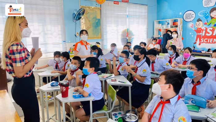 Học sinh Trường Tiểu học Hồ Văn Cường (Tân Phú, Thành phố Hồ Chí Minh) thích thú trong giờ học tiếng Anh iSMART Học sinh Trường Tiểu học Hồ Văn Cường (Tân Phú, Thành phố Hồ Chí Minh) thích thú trong giờ học tiếng Anh iSMART