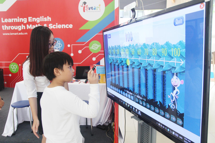 Bảng tương tác thông minh là thiết bị iSMART Education nghiên cứu áp dụng cho việc hỗ trợ giảng dạy và học tập trong nhà trường. Bảng tương tác thông minh là thiết bị iSMART Education nghiên cứu áp dụng cho việc hỗ trợ giảng dạy và học tập trong nhà trường.