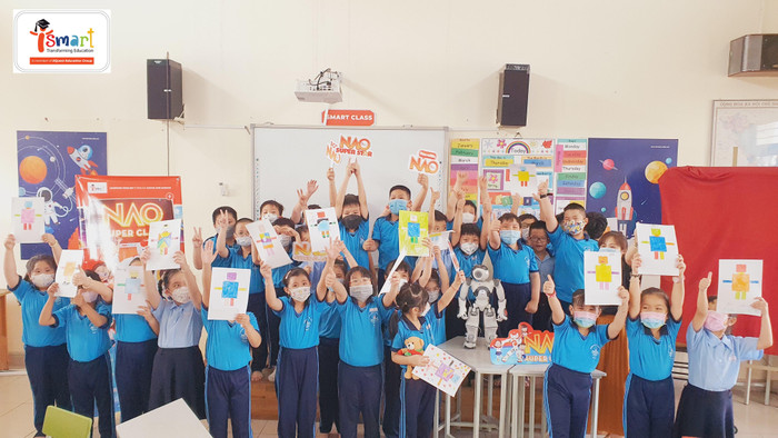 Học sinh được trải nghiệm giao lưu tương tác và thực hành các tình huống giao tiếp với robot NAO - top những robot thông minh nhất thế giới Học sinh được trải nghiệm giao lưu tương tác và thực hành các tình huống giao tiếp với robot NAO - top những robot thông minh nhất thế giới