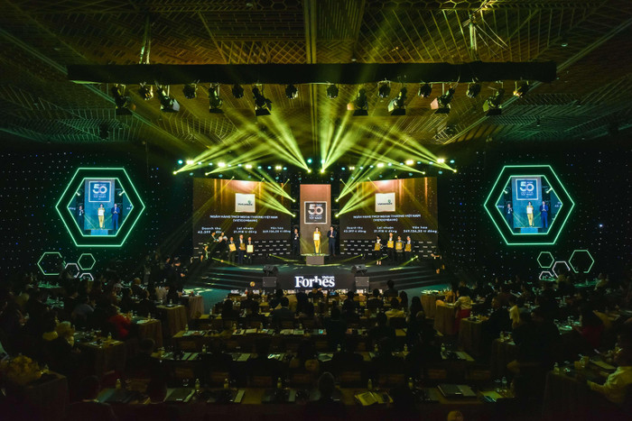 Quang cảnh Lễ vinh danh - hình ảnh tôn vinh thương hiệu Vietcombank tại sự kiện Quang cảnh Lễ vinh danh - hình ảnh tôn vinh thương hiệu Vietcombank tại sự kiện