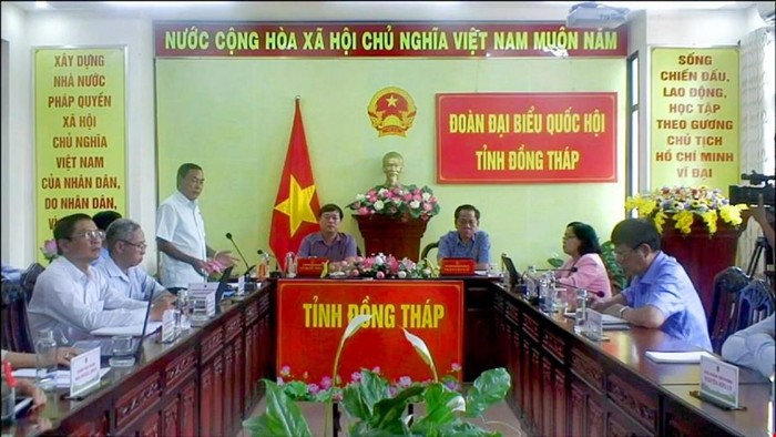 Đại biểu Phạm Văn Hòa nêu ý kiến tranh luận từ điểm cầu của đoàn Đại biểu Quốc hội tỉnh Đồng Tháp Đại biểu Phạm Văn Hòa nêu ý kiến tranh luận từ điểm cầu của đoàn Đại biểu Quốc hội tỉnh Đồng Tháp