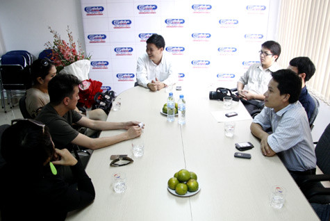 Ca sỹ Đàm Vĩnh Hưng trong buổi trò chuyện với cán bộ Báo Giáo dục Việt Nam. Ca sỹ Đàm Vĩnh Hưng trong buổi trò chuyện với cán bộ Báo Giáo dục Việt Nam.