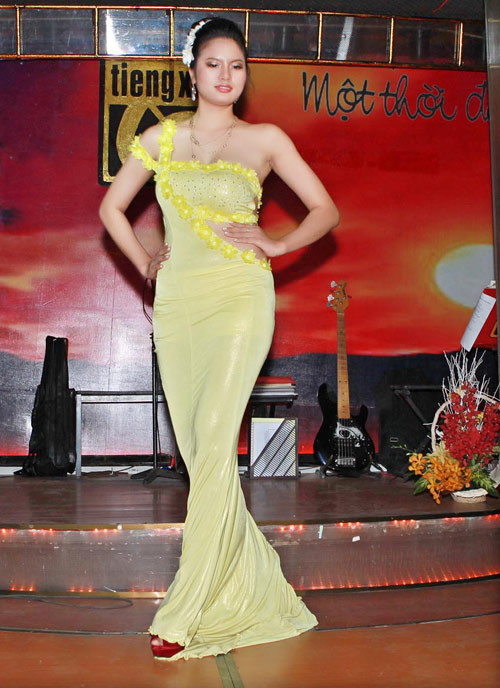 Có lẽ Lê Thị Phương nên để ý kỹ hơn tới chế độ tập luyện, và cả gu thời trang của mình nữa Có lẽ Lê Thị Phương nên để ý kỹ hơn tới chế độ tập luyện, và cả gu thời trang của mình nữa