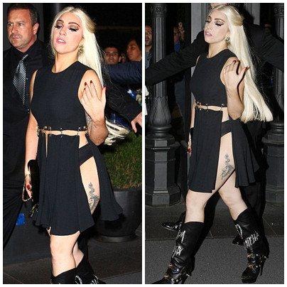 Lady Gaga khiến khán giả đau mắt vì váy hở gần hết phần dưới. Hình thể mập mạp càng khiến Lady Gaga xứng tầm "thảm họa" Lady Gaga khiến khán giả đau mắt vì váy hở gần hết phần dưới. Hình thể mập mạp càng khiến Lady Gaga xứng tầm "thảm họa"