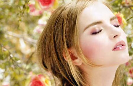 Một làn môi căn mọng, làn da mặt mịn màng, sáng bóng khi thức dậy vào sớm mai sẽ giúp bạn tăng độ tự tin để bắt đầu một ngày làm việc mới