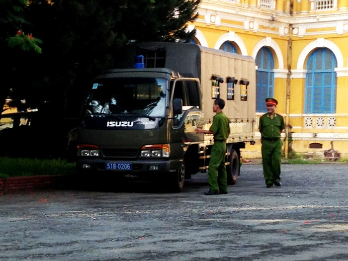 Đây là lực lượng giữ trật tự phiên tòa. Đây là lực lượng giữ trật tự phiên tòa.
