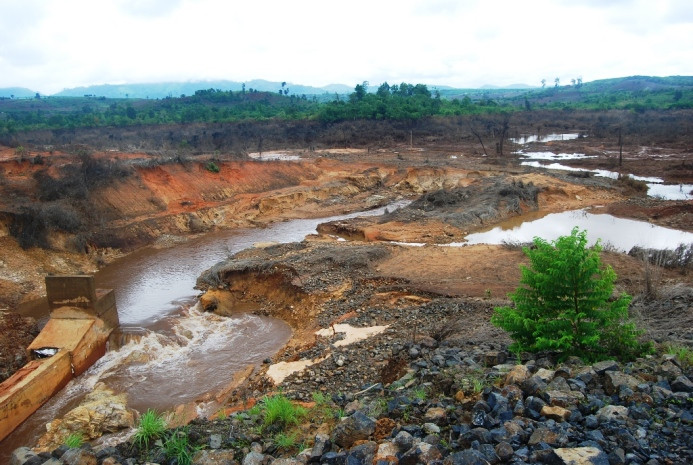 Cảnh hoang tàn sau sự cố vỡ đập Thủy điện Ia Krêl Cảnh hoang tàn sau sự cố vỡ đập Thủy điện Ia Krêl
