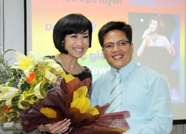 Nhà báo Ngô Văn Hải, TBT Báo điện tử VTC News (bên phải)